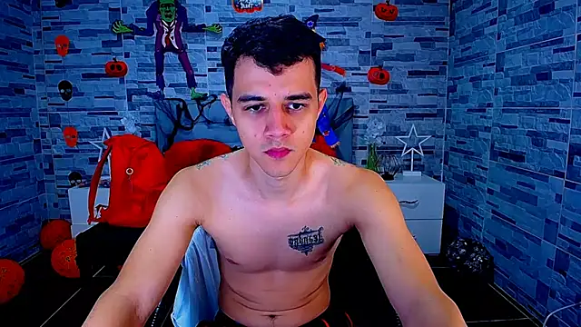 ADAM HOT online show from October 22, 2025, 9:36 pm