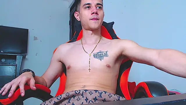 Snapshot of ADAM_HOT chatting on December 19, 2025, 9:22 pm ADAM HOT online show from December 19, 2025, 9:22 pm