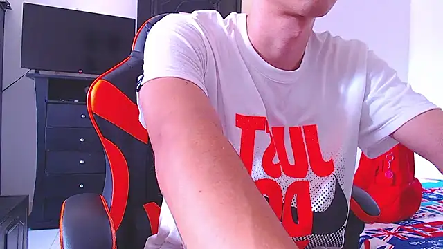 Snapshot of ADAM_HOT chatting on January 7, 2026, 9:28 pm ADAM HOT online show from January 7, 2026, 9:28 pm