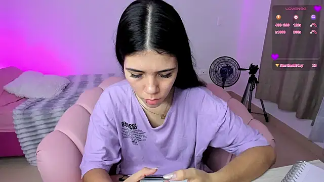 Snapshot of sofi_cute01 chatting on February 5, 2025, 1:15 am sofi cute01 online show from February 5, 2025, 1:15 am