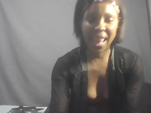 Sexyzee4play online show from August 7, 2026, 6:32 pm