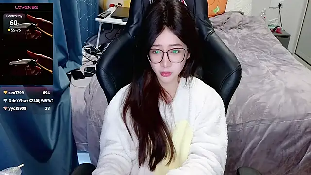 Snapshot of Angelababy001 chatting on January 13, 2025, 12:09 am Angelababy001 online show from January 13, 2025, 12:09 am