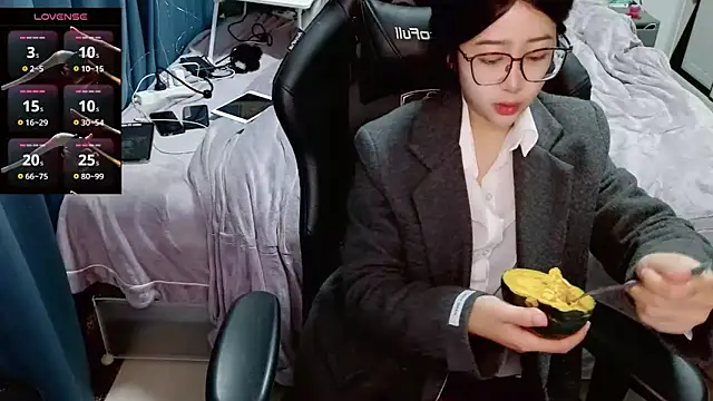 Snapshot of Angelababy001 chatting on January 13, 2025, 7:42 pm Angelababy001 online show from January 13, 2025, 7:42 pm