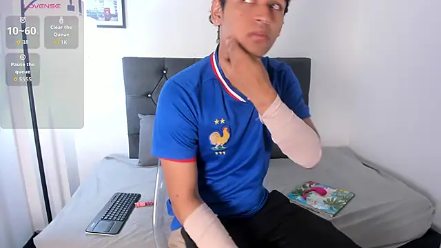 Snapshot of axel_ps chatting on November 14, 2025, 8:40 pm axel ps online show from November 14, 2025, 8:40 pm