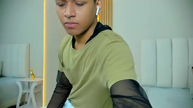 Snapshot of axel_ps chatting on December 3, 2025, 2:30 am axel ps online show from December 3, 2025, 2:30 am