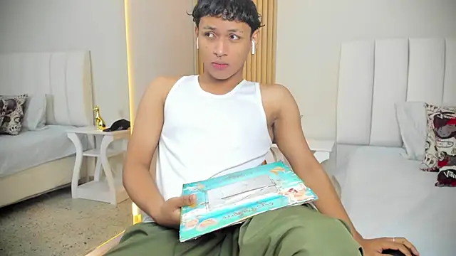 Snapshot of axel_ps chatting on December 5, 2025, 3:04 am axel ps online show from December 5, 2025, 3:04 am