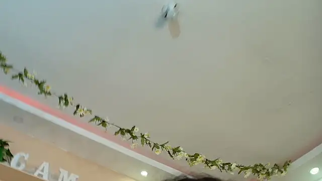 flavia cruz online show from December 4, 2025, 7:00 pm