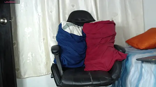 Snapshot of tizziano_castillo_ chatting on January 24, 2025, 1:35 am tizziano castillo online show from January 24, 2025, 1:35 am