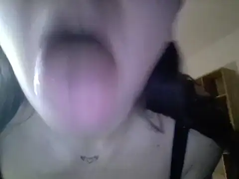 MaxWellas6 online show from December 23, 2025, 7:06 am