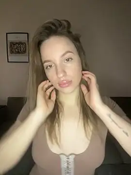 EdnaBradley online show from November 20, 2025, 12:38 pm