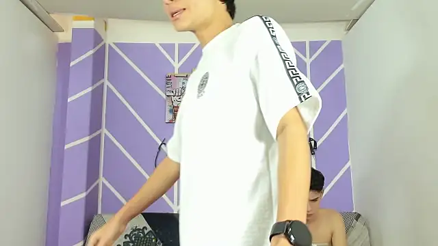 Fresahot2005 online show from December 3, 2024, 8:17 pm