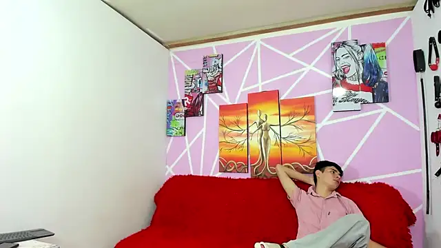 Fresahot2005 online show from December 14, 2024, 8:08 pm