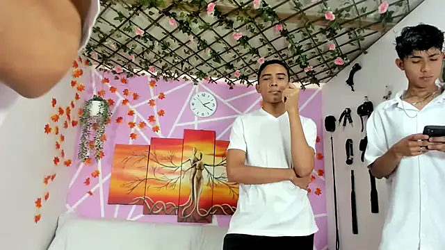 Fresahot2005 online show from February 14, 2025, 7:23 pm