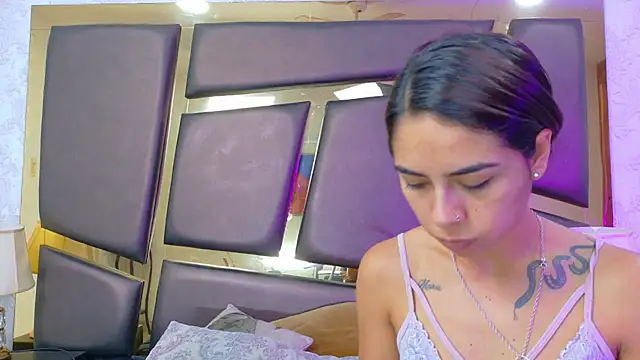 NicoleEsposito online show from November 6, 2025, 12:50 pm