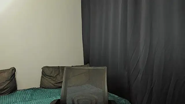 Snapshot of Pinku_kitsune chatting on February 16, 2025, 9:48 pm Pinku kitsune online show from February 16, 2025, 9:48 pm