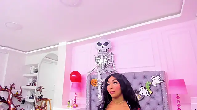 HaileeRoberts online show from October 22, 2025, 12:38 pm