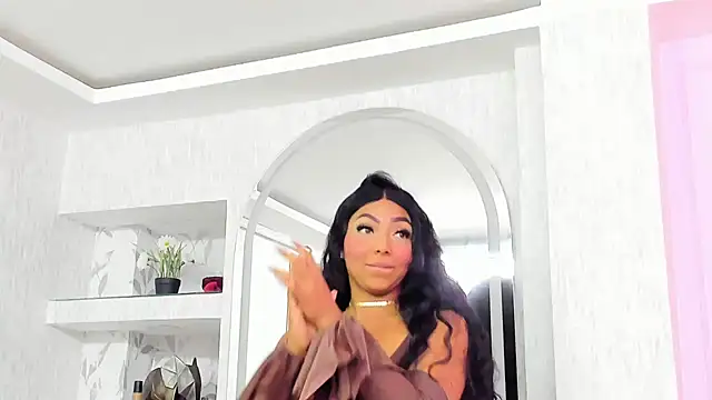 HaileeRoberts online show from December 1, 2025, 12:32 pm