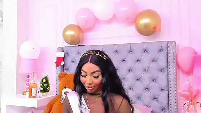 HaileeRoberts online show from December 18, 2025, 12:33 pm