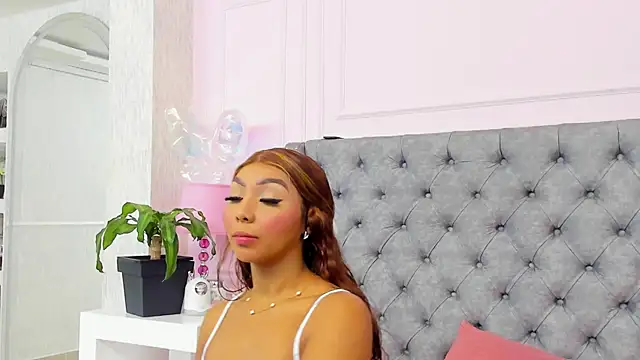 Snapshot of HaileeRoberts chatting on July 14, 2026, 12:44 pm HaileeRoberts online show from July 14, 2026, 12:44 pm
