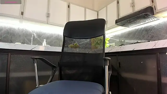 antony bigdick  online show from November 27, 2025, 1:18 am