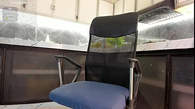 antony bigdick  online show from December 3, 2025, 1:24 am