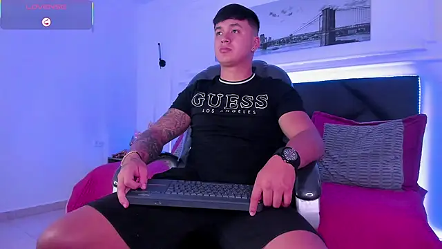 Cristopher strong online show from April 26, 2026, 1:53 pm