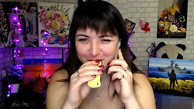 Darina M  online show from December 5, 2025, 8:23 am