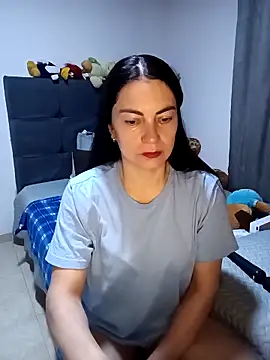 renata hot1 online show from April 1, 2026, 11:24 pm