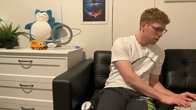 BlueEyedTallGuy94 online show from December 15, 2024, 4:40 am