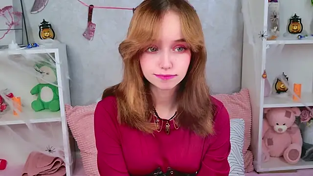 Snapshot of b4by_LoL1 chatting on October 28, 2025, 12:30 pm b4by LoL1 online show from October 28, 2025, 12:30 pm