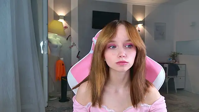 Snapshot of b4by_LoL1 chatting on November 14, 2025, 2:38 pm b4by LoL1 online show from November 14, 2025, 2:38 pm