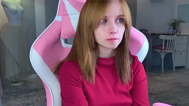 Snapshot of b4by_LoL1 chatting on November 15, 2025, 6:37 pm b4by LoL1 online show from November 15, 2025, 6:37 pm