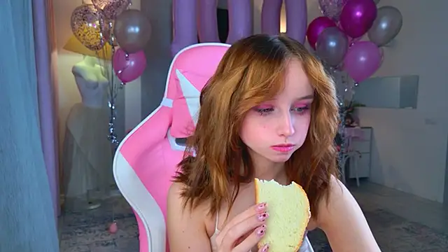 Snapshot of b4by_LoL1 chatting on November 22, 2025, 12:59 pm b4by LoL1 online show from November 22, 2025, 12:59 pm