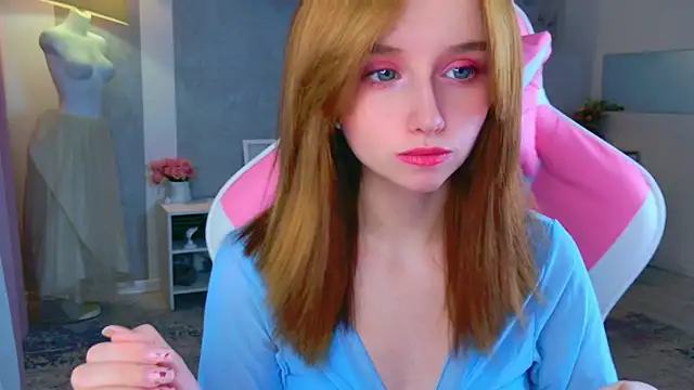 Snapshot of b4by_LoL1 chatting on November 30, 2025, 1:37 pm b4by LoL1 online show from November 30, 2025, 1:37 pm