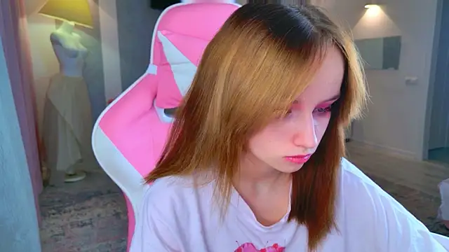 b4by LoL1 online show from December 2, 2025, 11:26 am