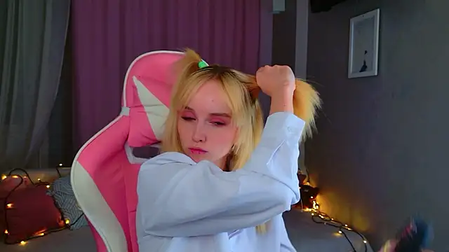 b4by LoL1 online show from February 27, 2026, 2:17 pm