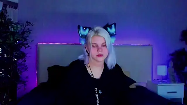 JoannLowe online show from January 19, 2025, 8:41 pm