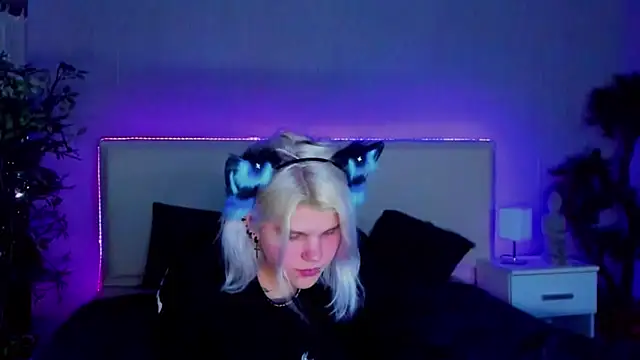 JoannLowe online show from January 22, 2025, 9:10 pm