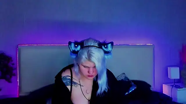 JoannLowe online show from February 19, 2025, 8:10 pm