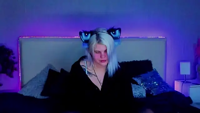 JoannLowe online show from February 26, 2025, 11:26 pm