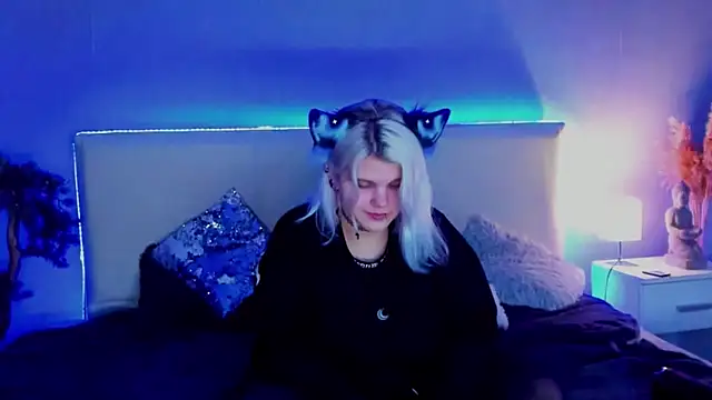 JoannLowe online show from March 10, 2025, 11:27 pm