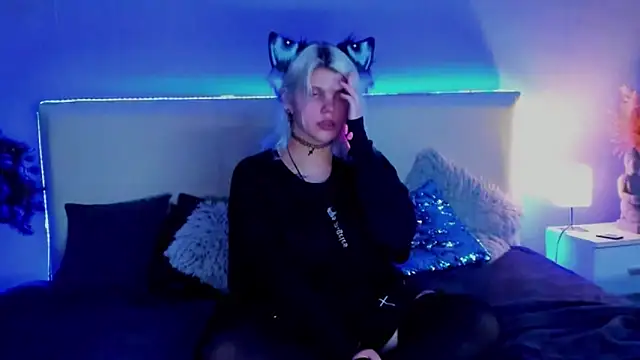 JoannLowe online show from March 12, 2025, 9:13 pm