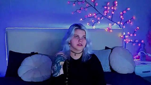 JoannLowe online show from September 30, 2025, 8:14 pm