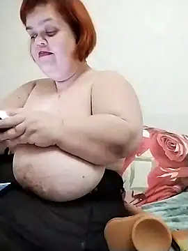 MIDGET-TITS online show from February 5, 2025, 6:15 pm