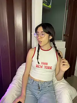 Catyloves online show from December 13, 2024, 4:11 am