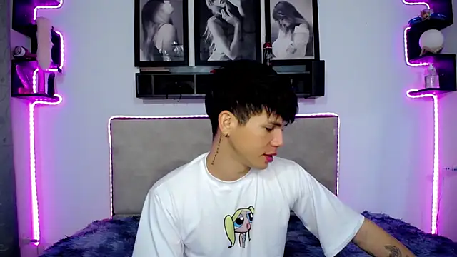 Snapshot of Tayson_Rivers chatting on December 6, 2024, 11:14 pm Tayson Rivers online show from December 6, 2024, 11:14 pm