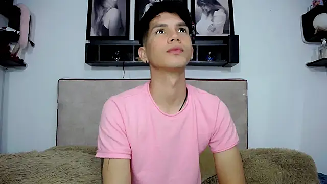 Snapshot of Tayson_Rivers chatting on December 12, 2024, 5:52 am Tayson Rivers online show from December 12, 2024, 5:52 am