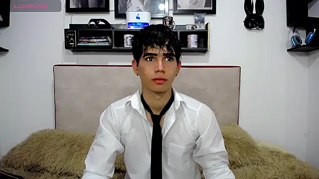 Snapshot of Tayson_Rivers chatting on March 14, 2025, 8:17 pm Tayson Rivers online show from March 14, 2025, 8:17 pm