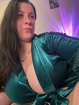 Evelinia online show from November 7, 2025, 3:23 pm