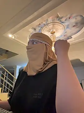 malak nanyy online show from April 15, 2026, 2:29 am